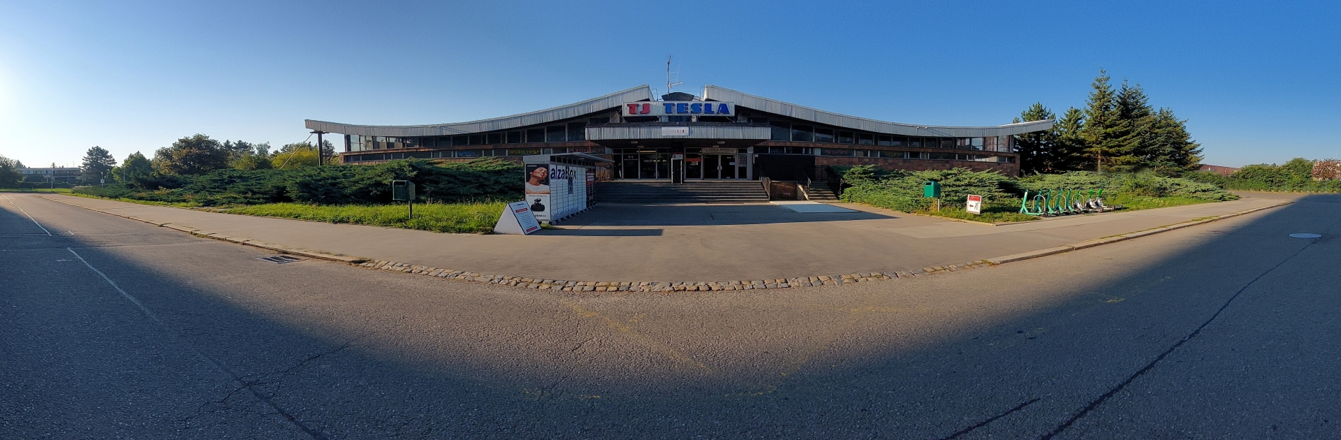 Sportovní a plavecký areál TJ Tesla